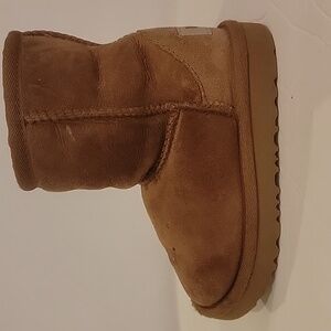 Baby Toddler Ugg Boots chestnut size 8 E 25 winter sheepskin brown tan Authentic